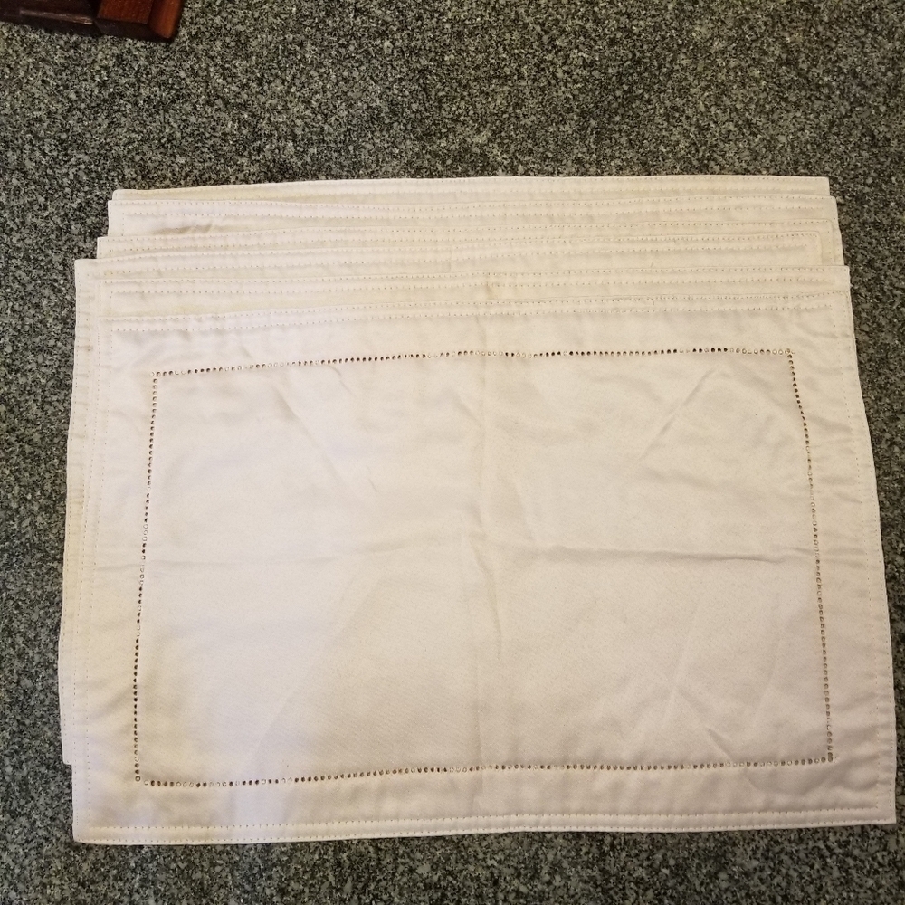 Elegant Cream Placemats Set Of 6 Flaw On One,pull